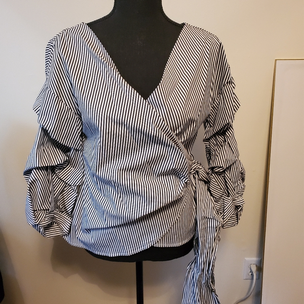 New York and company wrap top